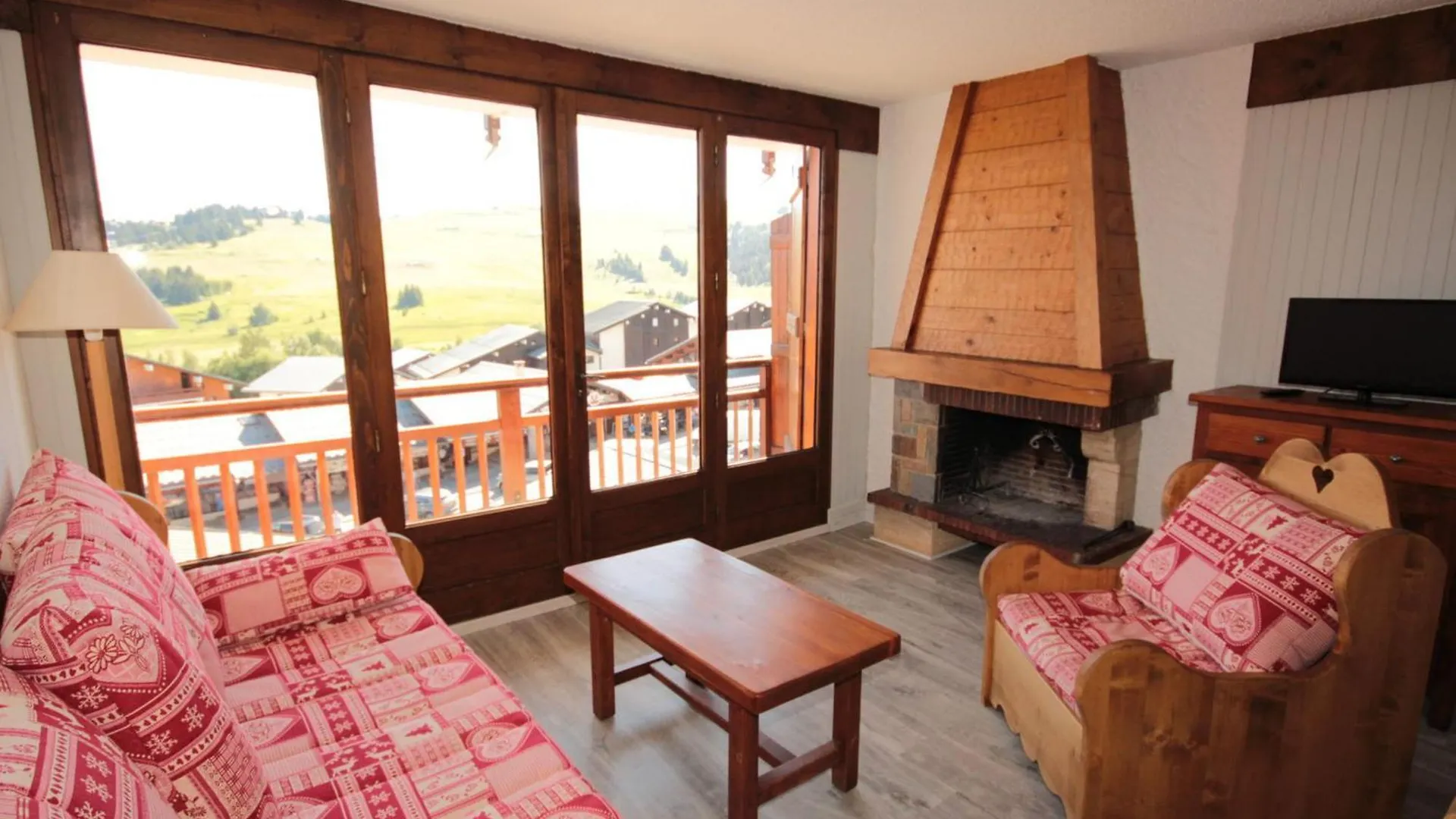 Apartment Les Saisies: Grand 2 Pieces Cabine, 6 Pers, Cheminee, Balcon Sud, Wifi - Fr-1-293-248 Hauteluce